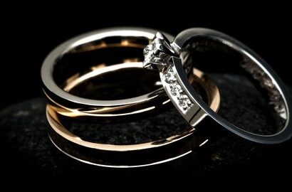 Wedding Rings for him and her in gold and diamond.