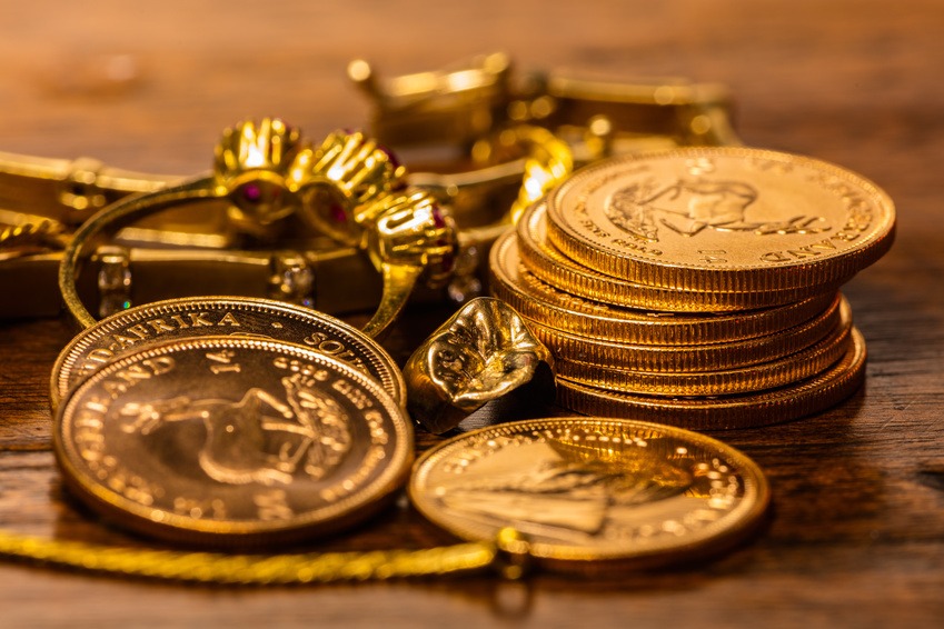 Münzen und Goldschmuck – aber was ist das wert? Fotolia©Maurice Tricatelle