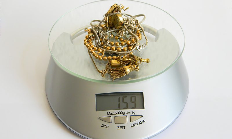 Altgold auf der Waage, Fotolia©mihi